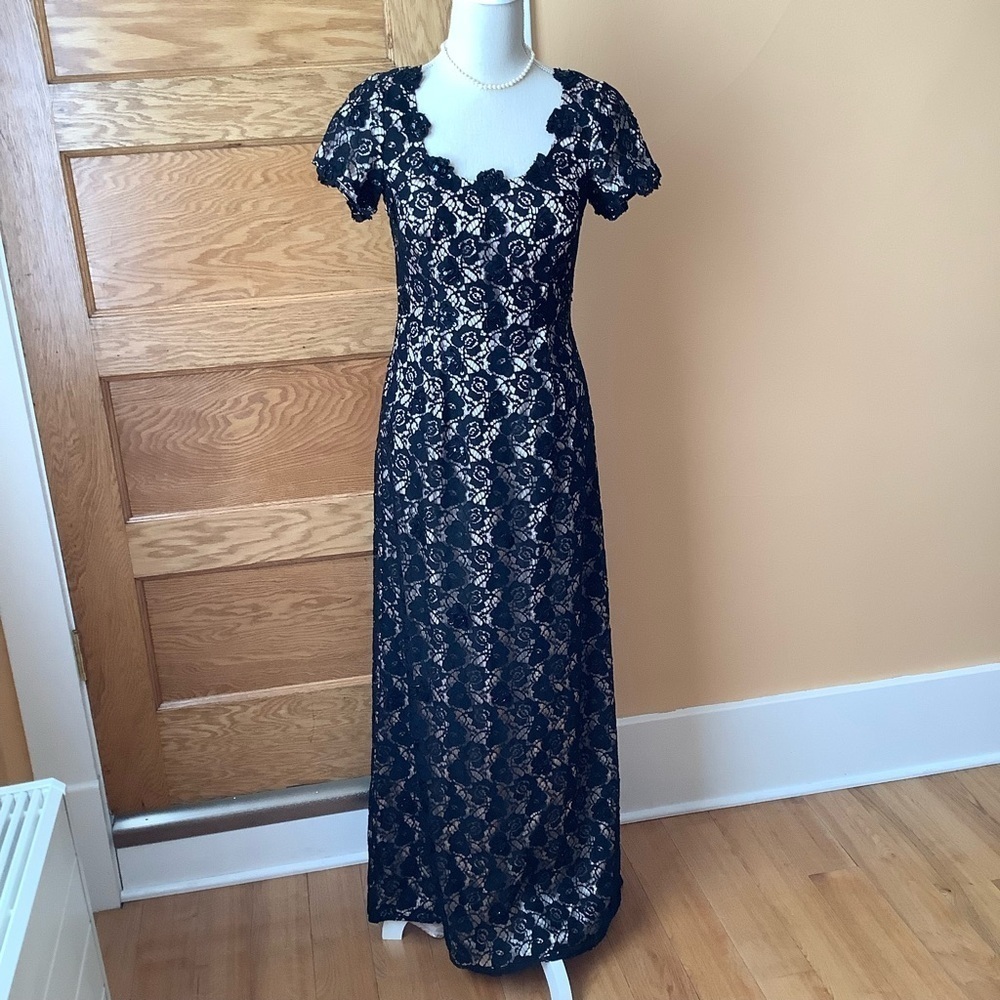 JS BOUTIQUE Black Floral Lace Formal Gown Size 6
